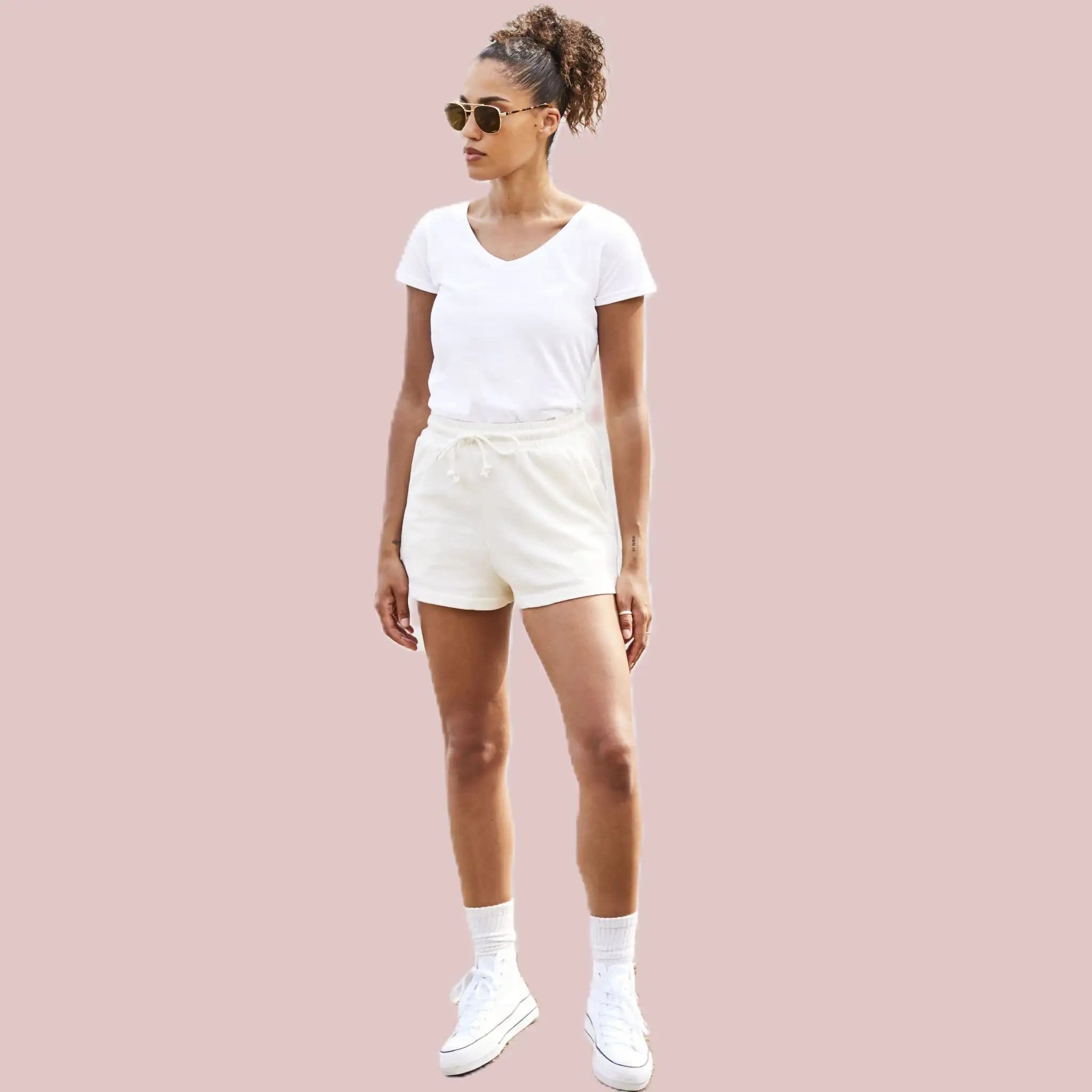 Fruit of the Loom Ladies T-Shirt Iconic 150 mit V-Ausschnitt, Farbe weiß und Model