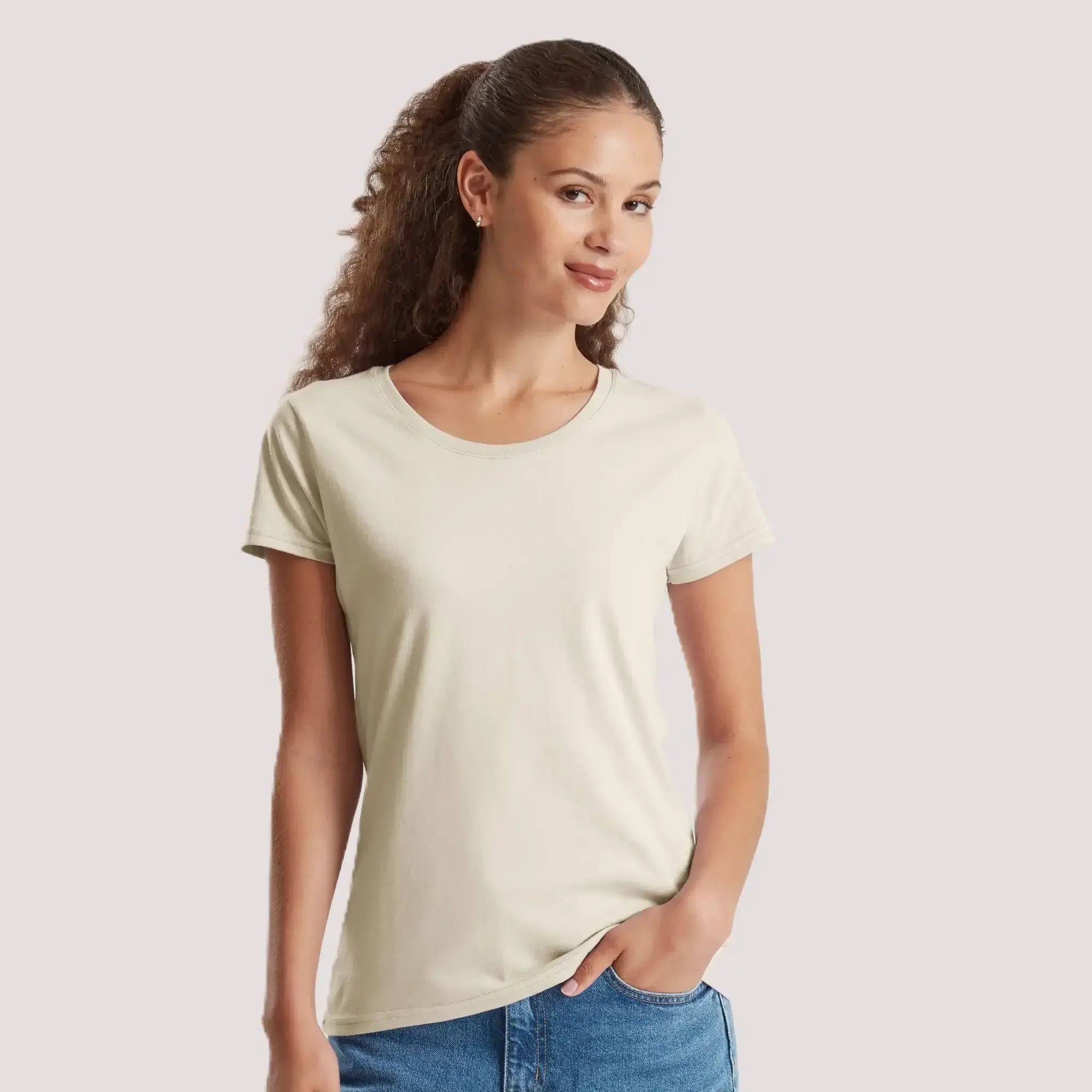Fruit of the loom ladies iconic 195 ringspun premium t-shirt Farbe natural mit Model