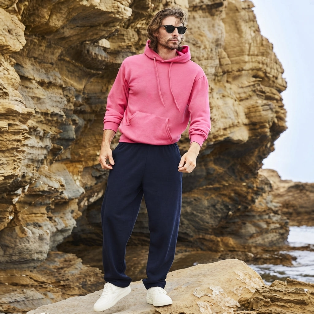 Fruit of the Loom Classic Hoodie in Pink – Herren Lifestyle Modellansicht Outdoor